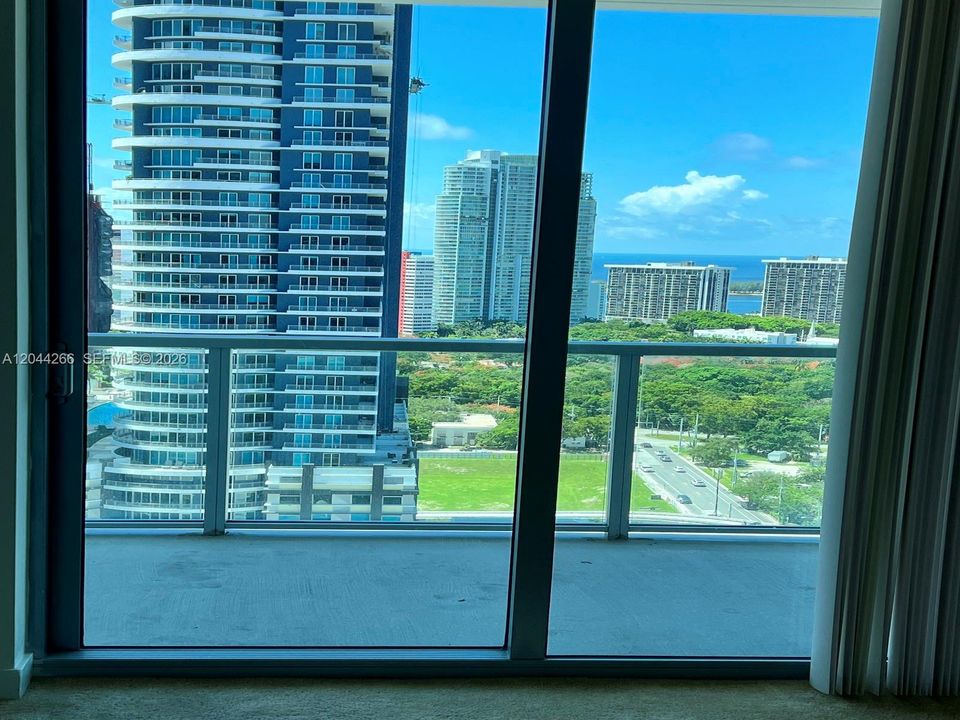 For Rent: $3,000 (1 beds, 1 baths, 693 Square Feet)