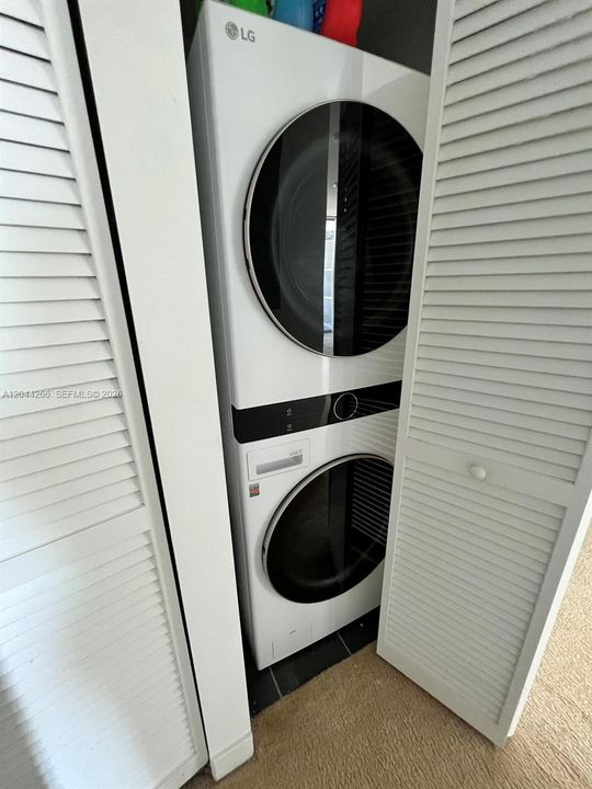 For Rent: $3,000 (1 beds, 1 baths, 693 Square Feet)