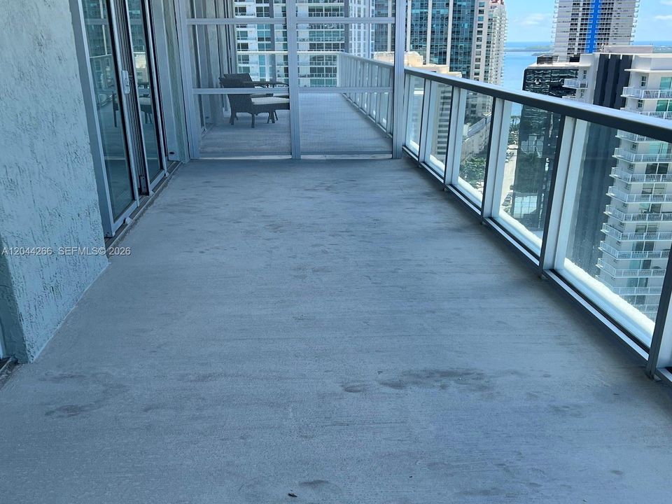 For Rent: $3,000 (1 beds, 1 baths, 693 Square Feet)