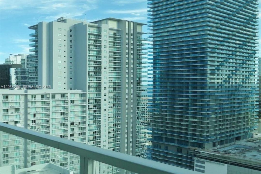 For Rent: $3,000 (1 beds, 1 baths, 693 Square Feet)