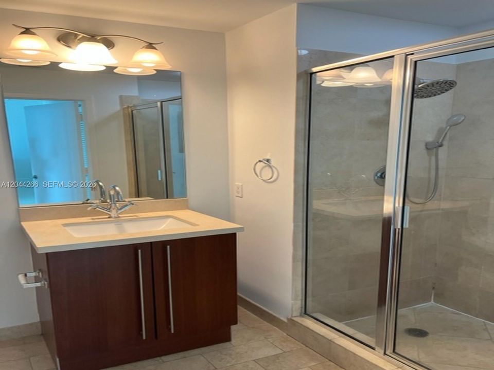 For Rent: $3,000 (1 beds, 1 baths, 693 Square Feet)