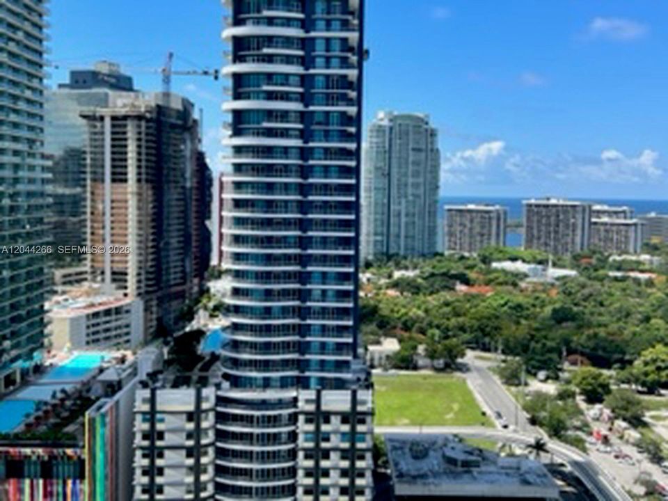 For Rent: $3,000 (1 beds, 1 baths, 693 Square Feet)