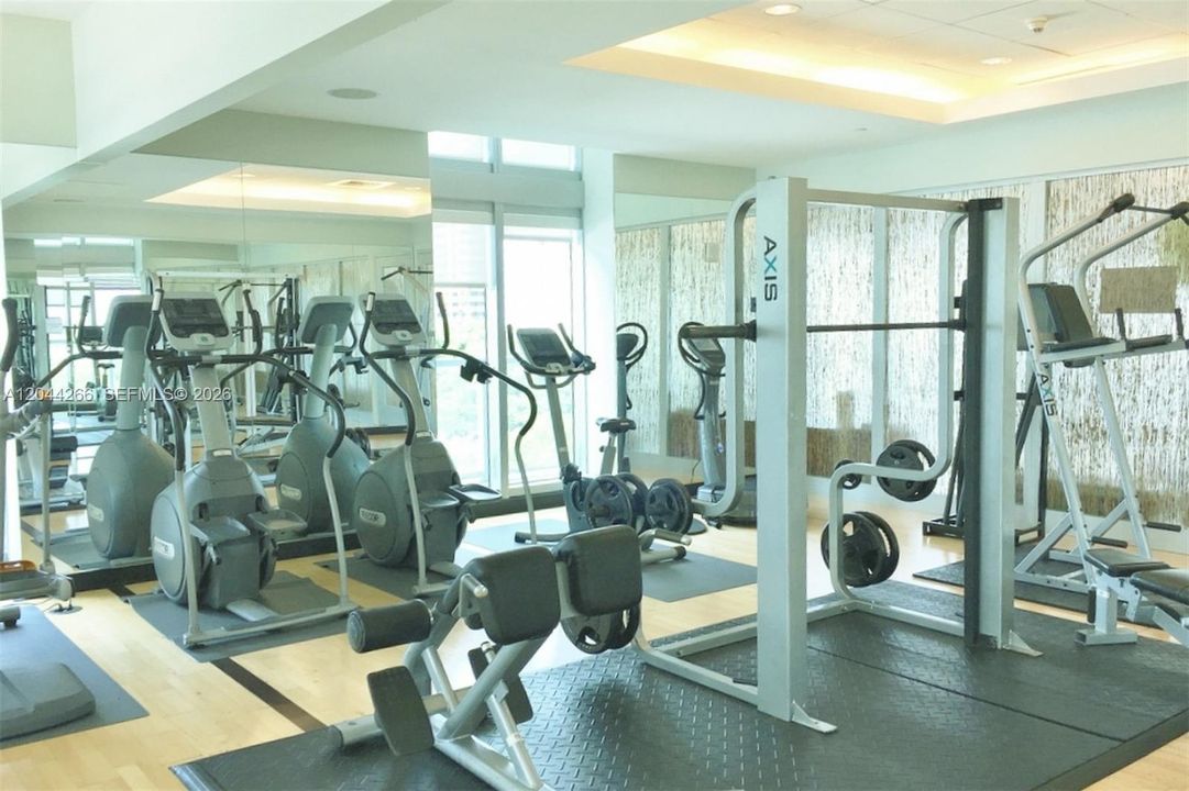 For Rent: $3,000 (1 beds, 1 baths, 693 Square Feet)