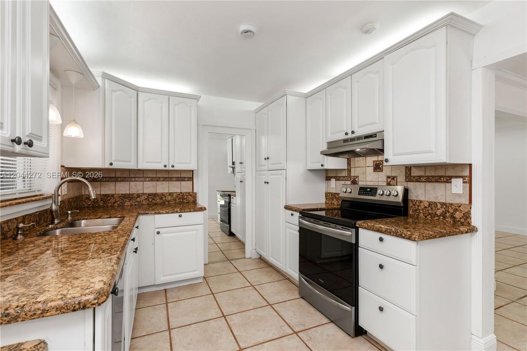 Recently Rented: $3,500 (3 beds, 2 baths, 1656 Square Feet)