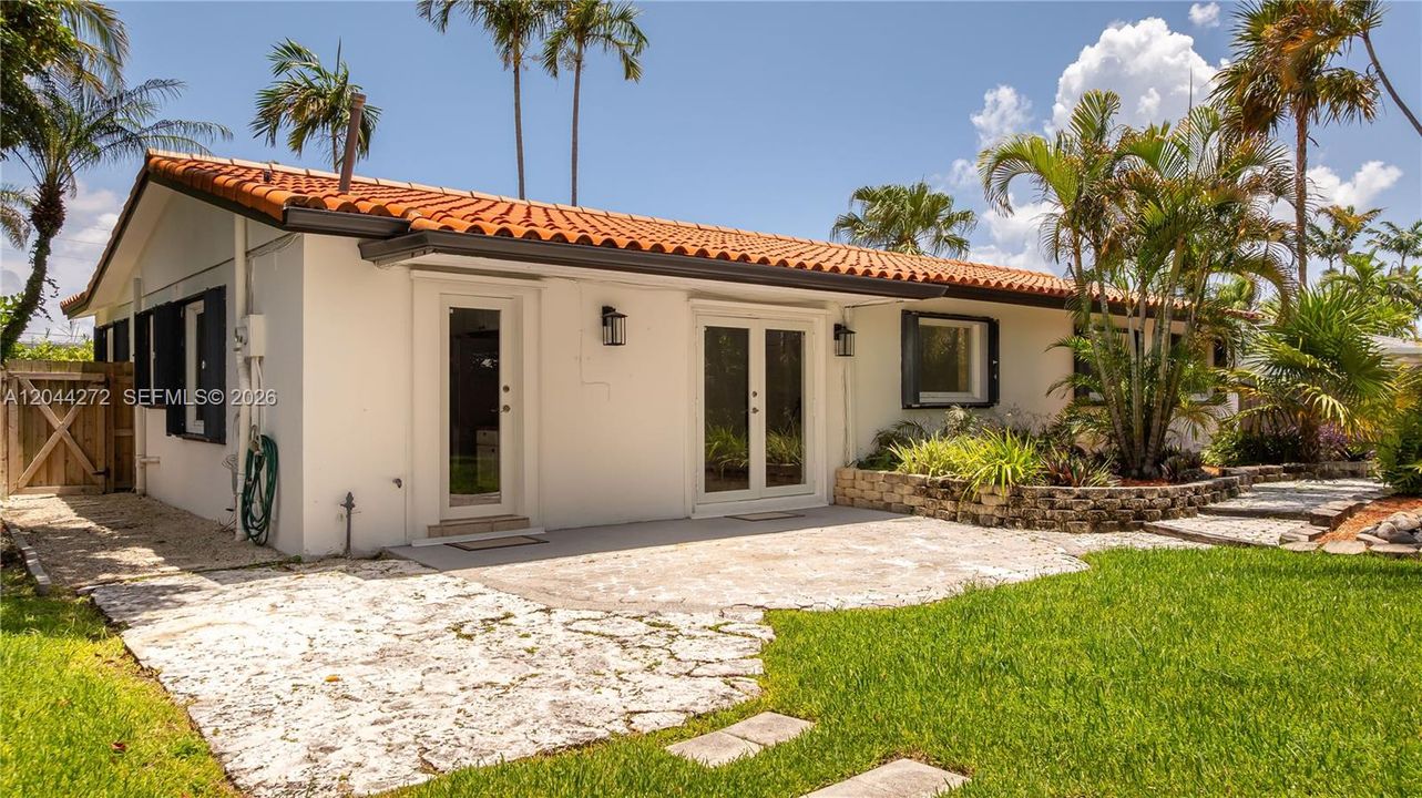 Recently Rented: $3,500 (3 beds, 2 baths, 1656 Square Feet)