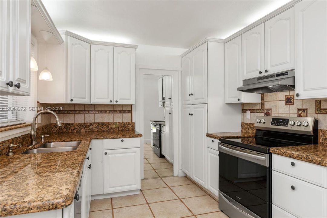 Recently Rented: $3,500 (3 beds, 2 baths, 1656 Square Feet)