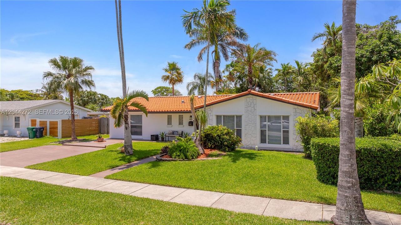 Recently Rented: $3,500 (3 beds, 2 baths, 1656 Square Feet)