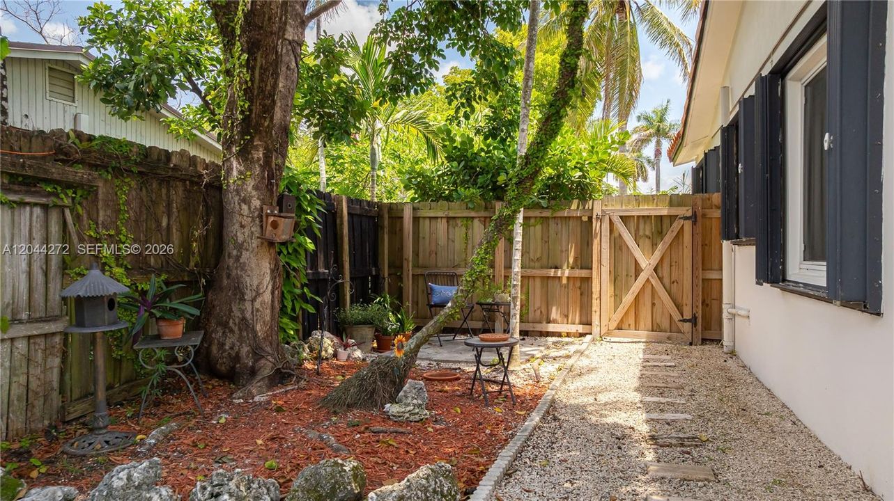 Recently Rented: $3,500 (3 beds, 2 baths, 1656 Square Feet)