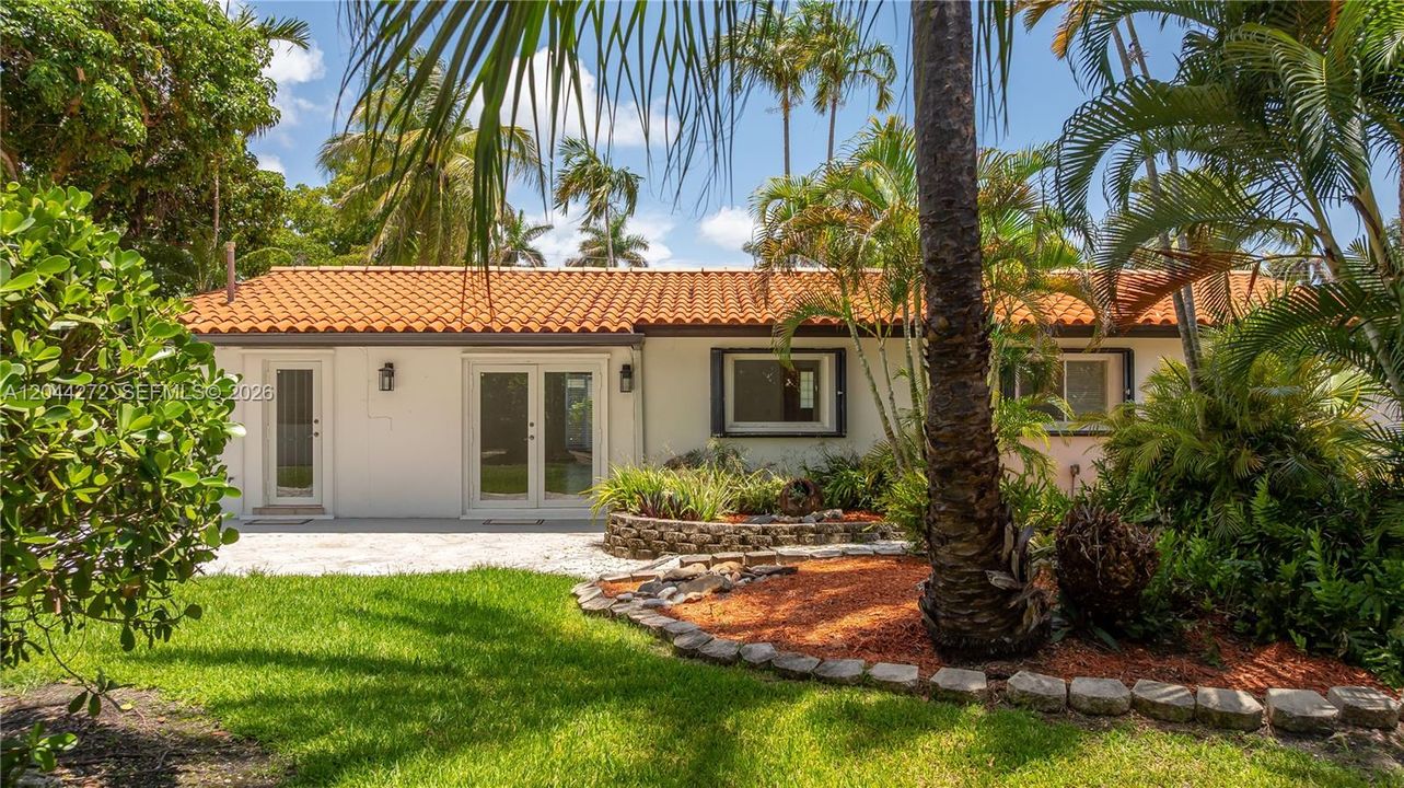 Recently Rented: $3,500 (3 beds, 2 baths, 1656 Square Feet)