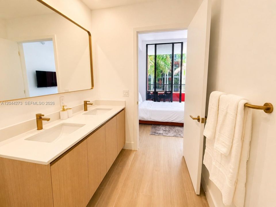 В аренду: $6,500 (1 спален, 2 ванн, 786 Квадратных фут)