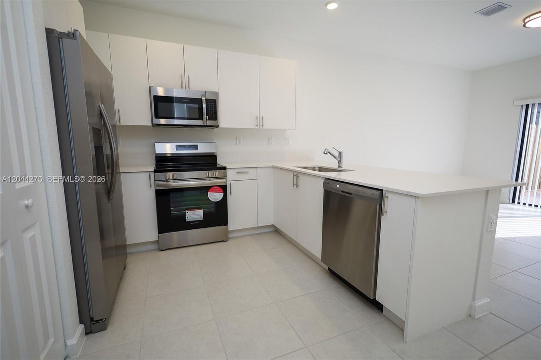 В аренду: $2,800 (3 спален, 2 ванн, 1695 Квадратных фут)