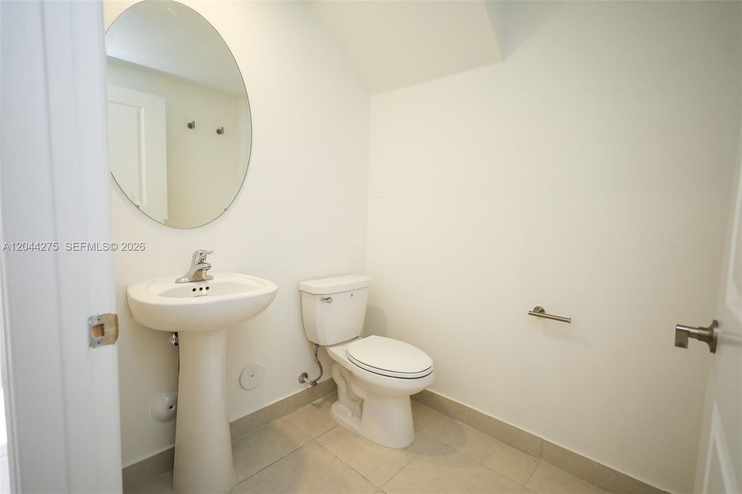В аренду: $2,800 (3 спален, 2 ванн, 1695 Квадратных фут)