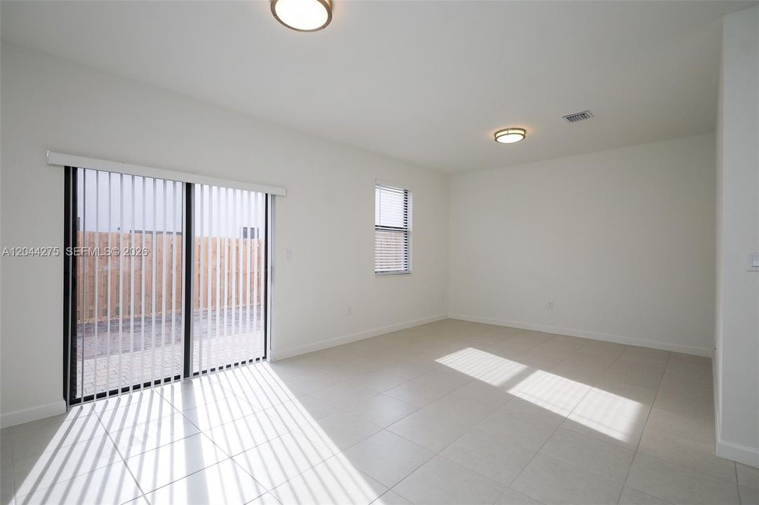В аренду: $2,800 (3 спален, 2 ванн, 1695 Квадратных фут)