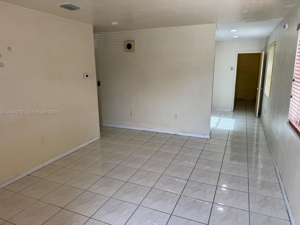 В аренду: $2,350 (2 спален, 1 ванн, 1701 Квадратных фут)