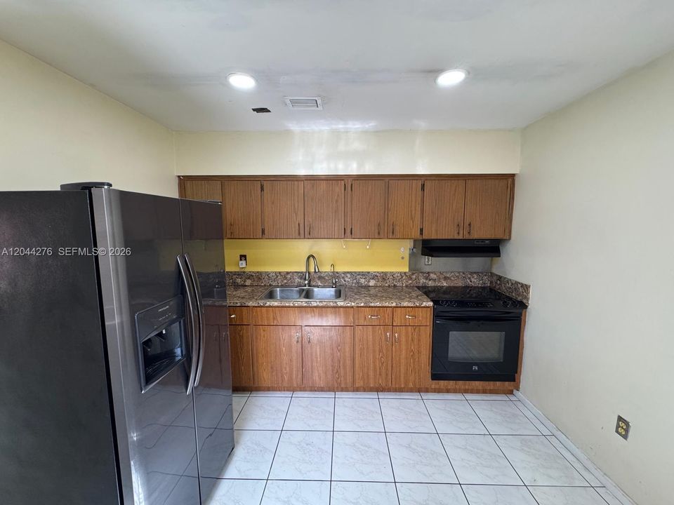 В аренду: $2,350 (2 спален, 1 ванн, 1701 Квадратных фут)