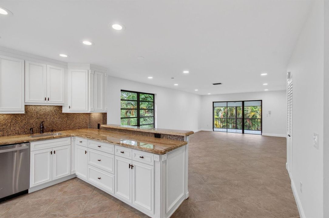 OPEN KITCHEN/LIVING