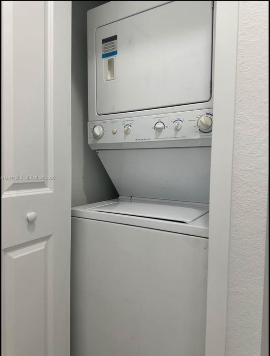 В аренду: $1,700 (1 спален, 1 ванн, 200 Квадратных фут)