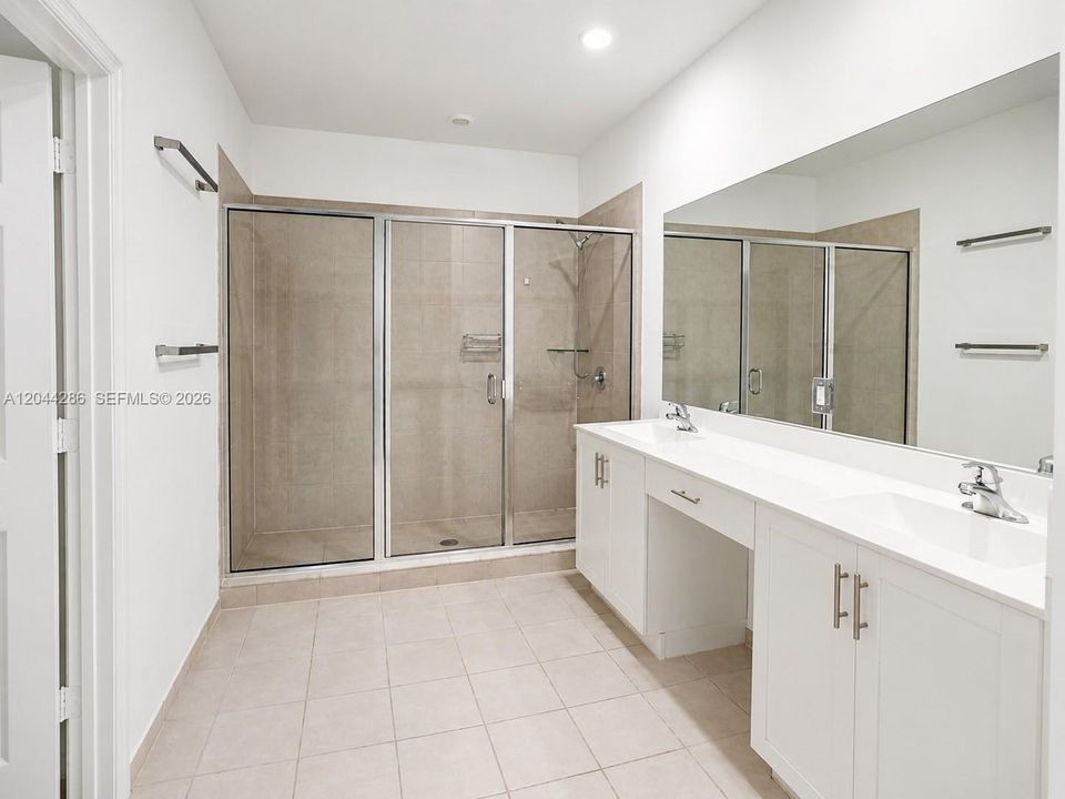 В аренду: $3,400 (3 спален, 2 ванн, 2736 Квадратных фут)