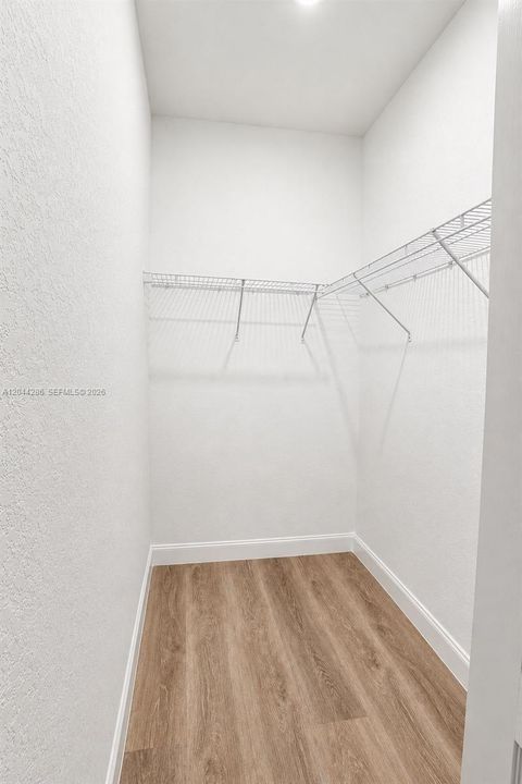В аренду: $3,400 (3 спален, 2 ванн, 2736 Квадратных фут)