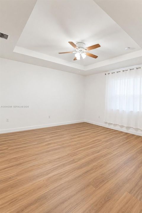 В аренду: $3,400 (3 спален, 2 ванн, 2736 Квадратных фут)