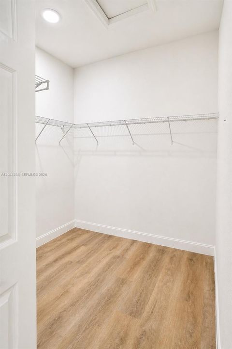 В аренду: $3,400 (3 спален, 2 ванн, 2736 Квадратных фут)