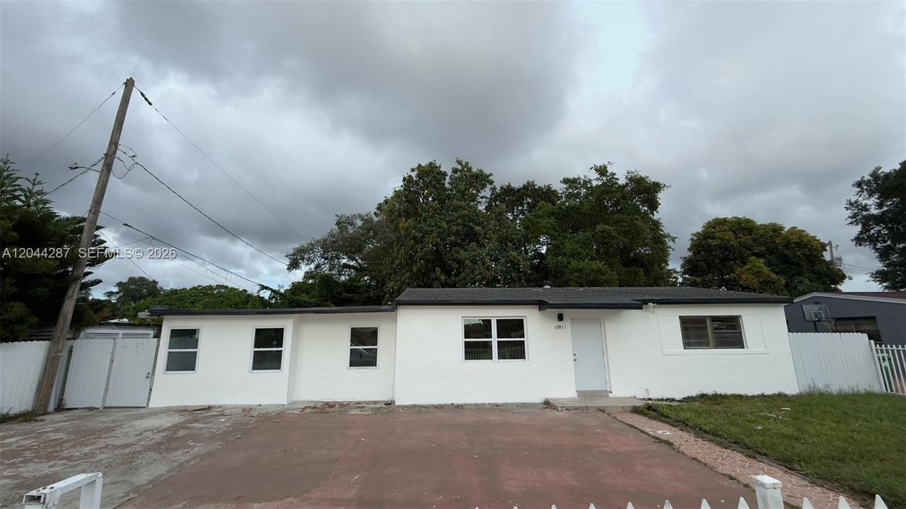 Activo con contrato: $730,000 (5 camas, 3 baños, 2387 Pies cuadrados)