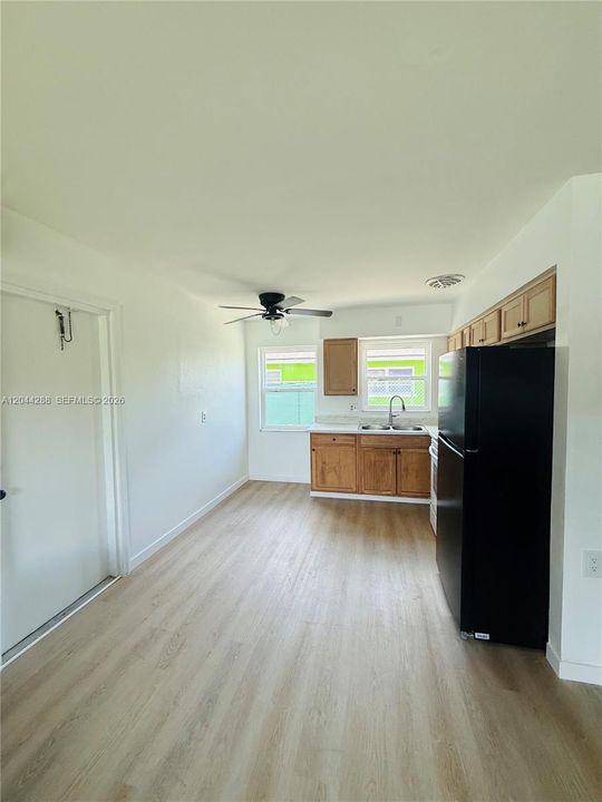 В аренду: $1,850 (2 спален, 1 ванн, 700 Квадратных фут)