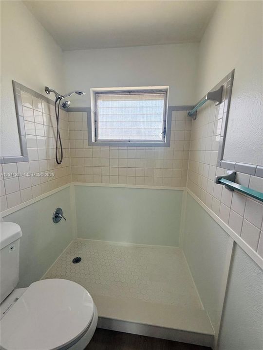 В аренду: $1,850 (2 спален, 1 ванн, 700 Квадратных фут)