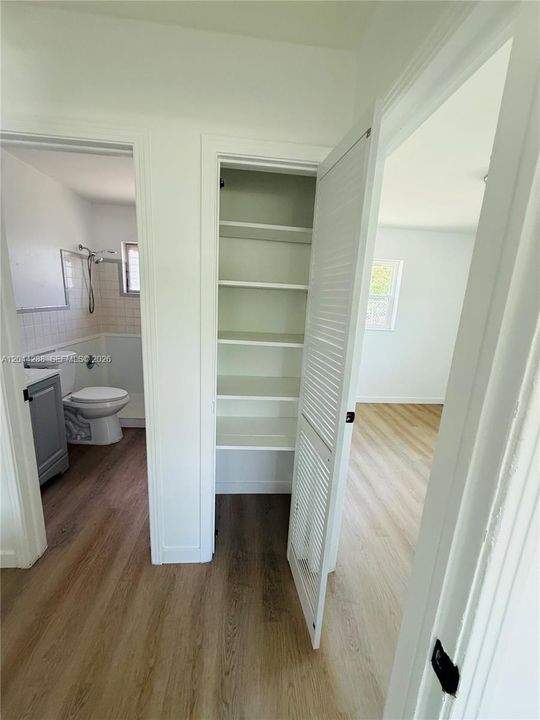 В аренду: $1,850 (2 спален, 1 ванн, 700 Квадратных фут)