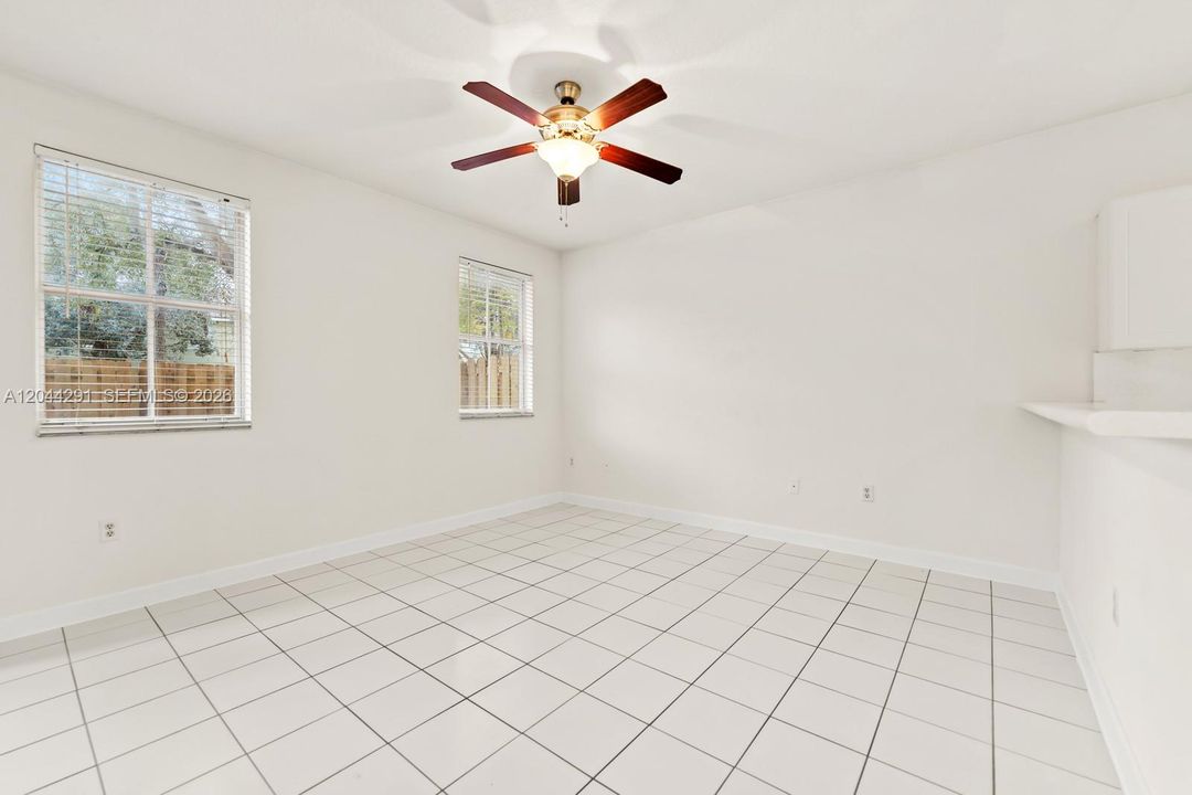 En Venta: $339,999 (3 camas, 2 baños, 1732 Pies cuadrados)