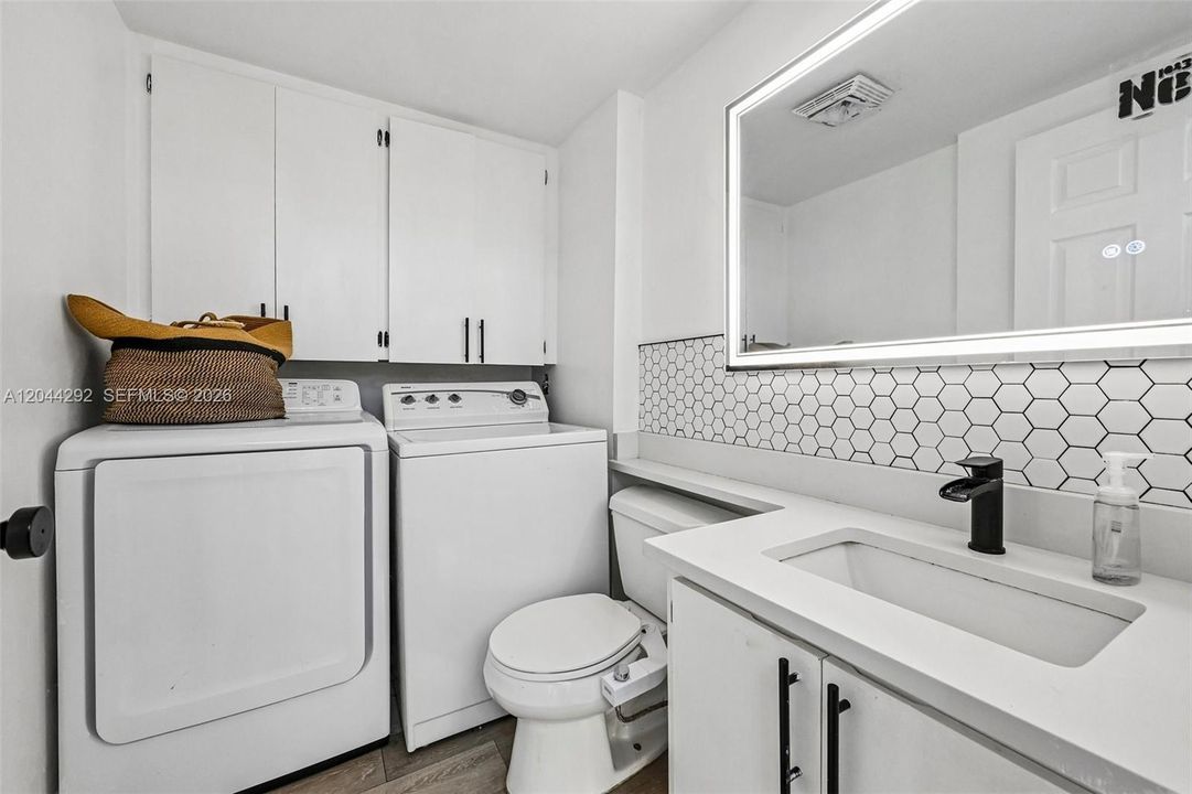 На продажу: $265,000 (2 спален, 2 ванн, 1236 Квадратных фут)