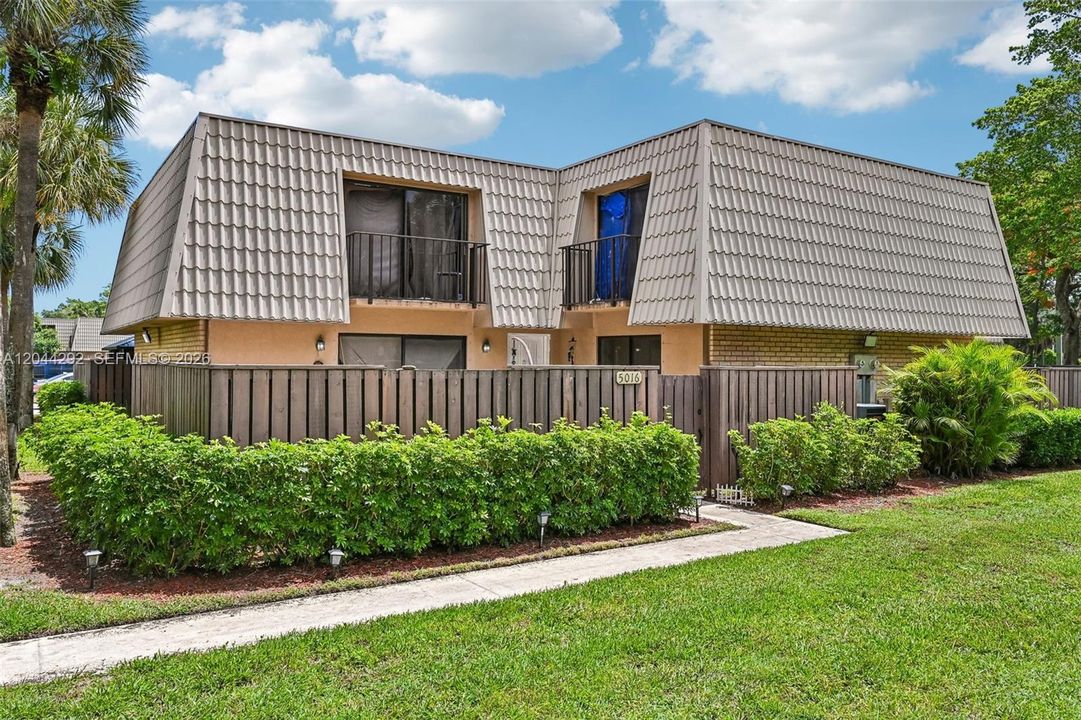 На продажу: $265,000 (2 спален, 2 ванн, 1236 Квадратных фут)