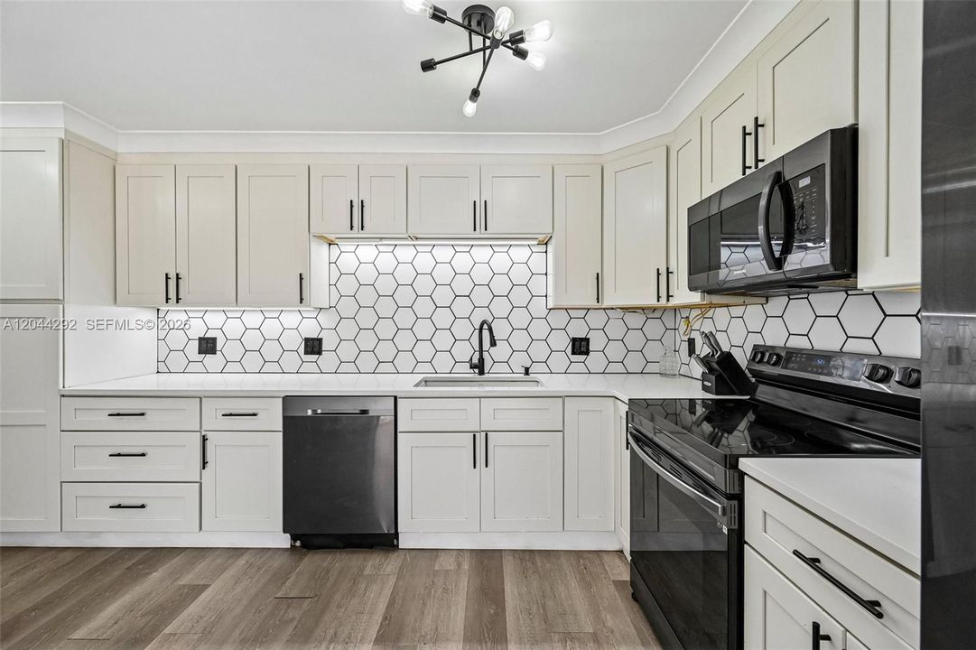 На продажу: $265,000 (2 спален, 2 ванн, 1236 Квадратных фут)