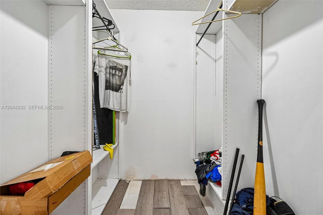 На продажу: $265,000 (2 спален, 2 ванн, 1236 Квадратных фут)