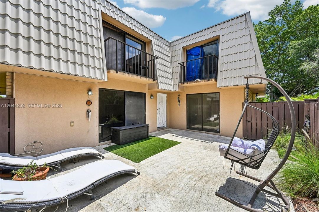 На продажу: $265,000 (2 спален, 2 ванн, 1236 Квадратных фут)