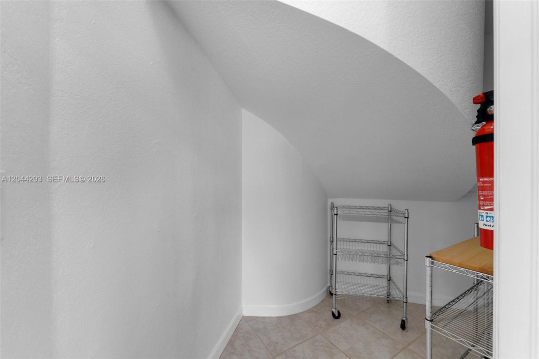 В аренду: $4,500 (5 спален, 3 ванн, 3218 Квадратных фут)