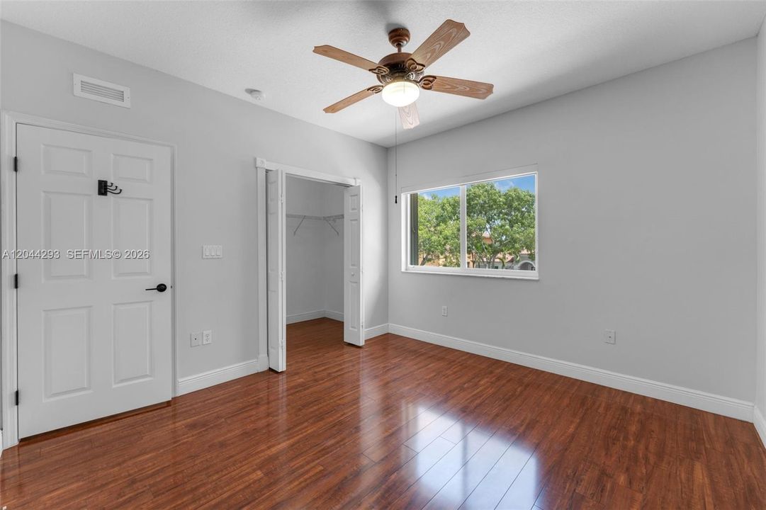 В аренду: $4,500 (5 спален, 3 ванн, 3218 Квадратных фут)
