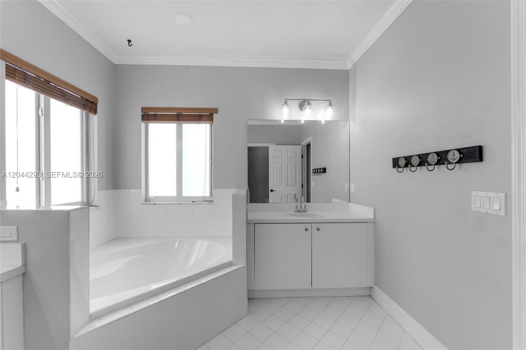 В аренду: $4,500 (5 спален, 3 ванн, 3218 Квадратных фут)