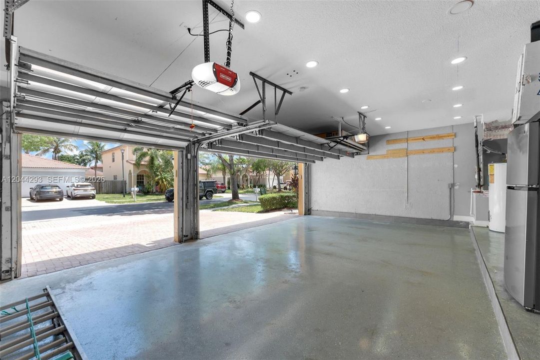 В аренду: $4,500 (5 спален, 3 ванн, 3218 Квадратных фут)