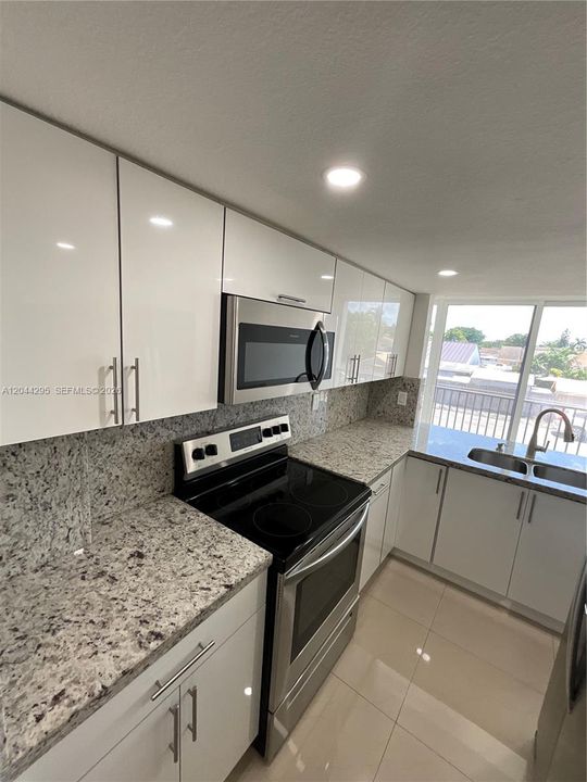 En Venta: $325,000 (2 camas, 1 baños, 946 Pies cuadrados)