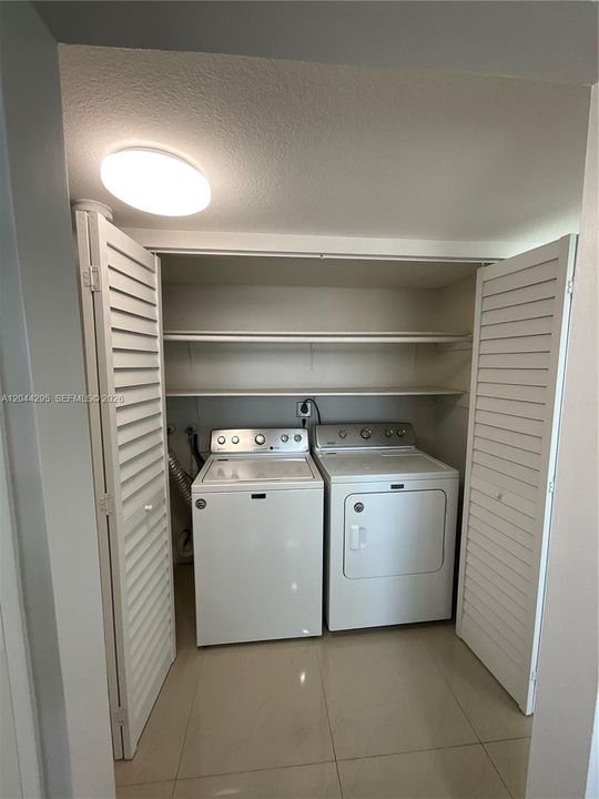 En Venta: $325,000 (2 camas, 1 baños, 946 Pies cuadrados)