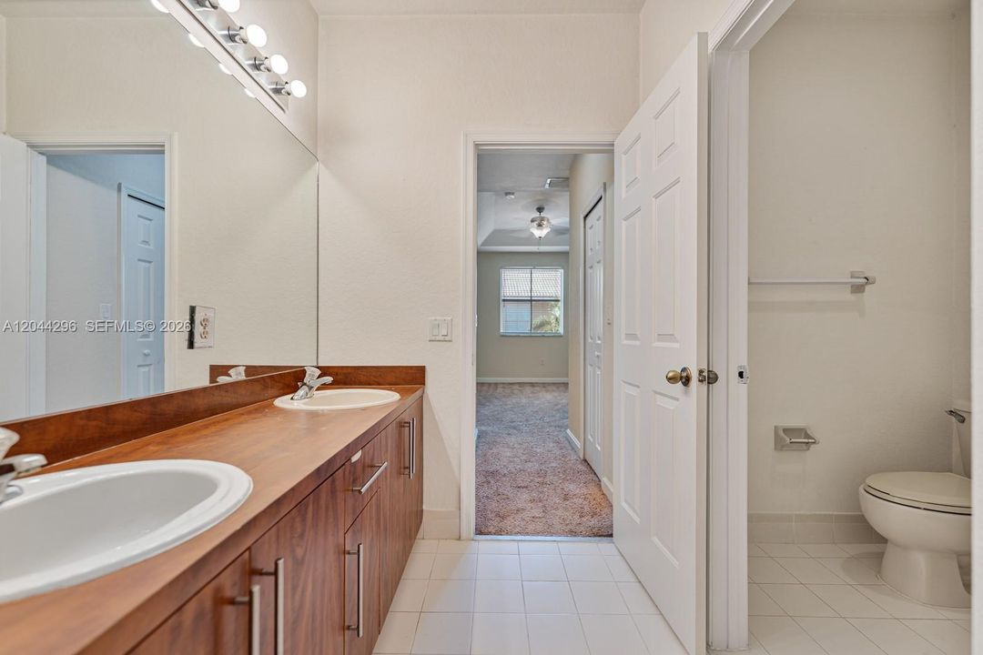 На продажу: $349,999 (4 спален, 2 ванн, 1852 Квадратных фут)