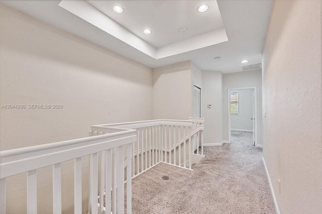 На продажу: $349,999 (4 спален, 2 ванн, 1852 Квадратных фут)