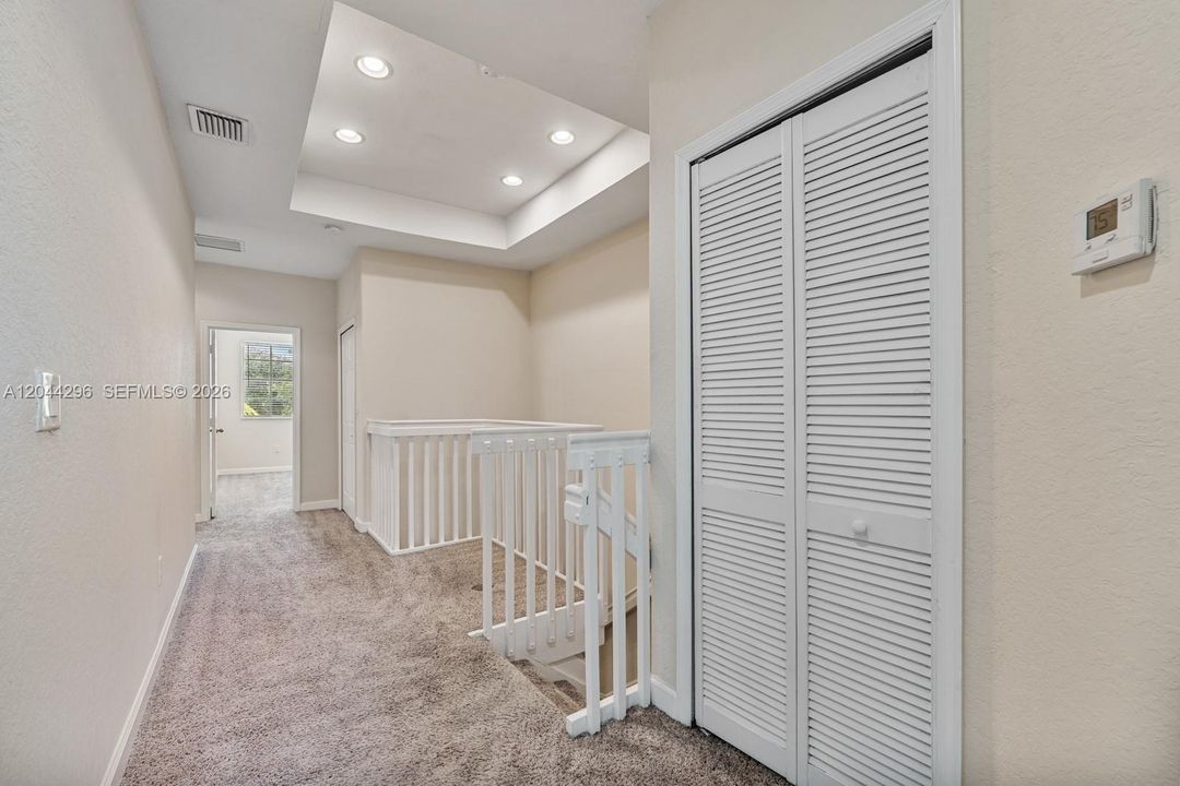 На продажу: $349,999 (4 спален, 2 ванн, 1852 Квадратных фут)