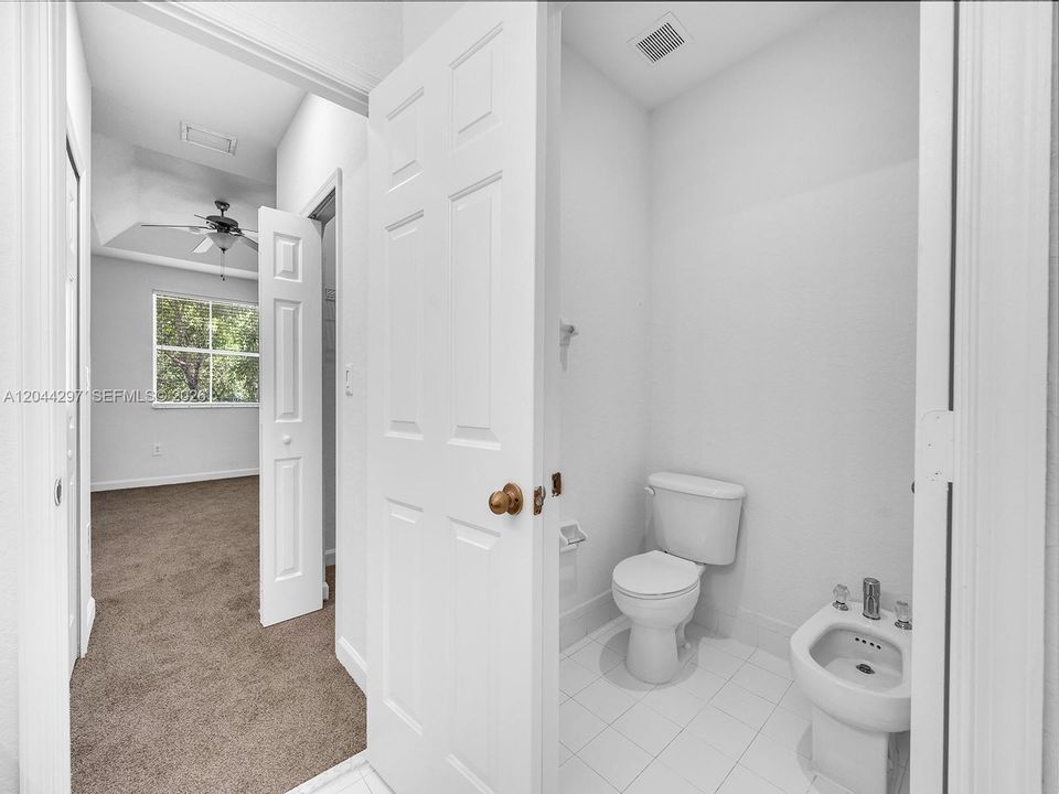 На продажу: $344,999 (4 спален, 2 ванн, 1852 Квадратных фут)