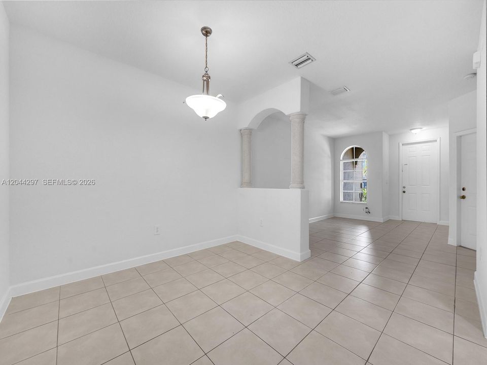 На продажу: $344,999 (4 спален, 2 ванн, 1852 Квадратных фут)