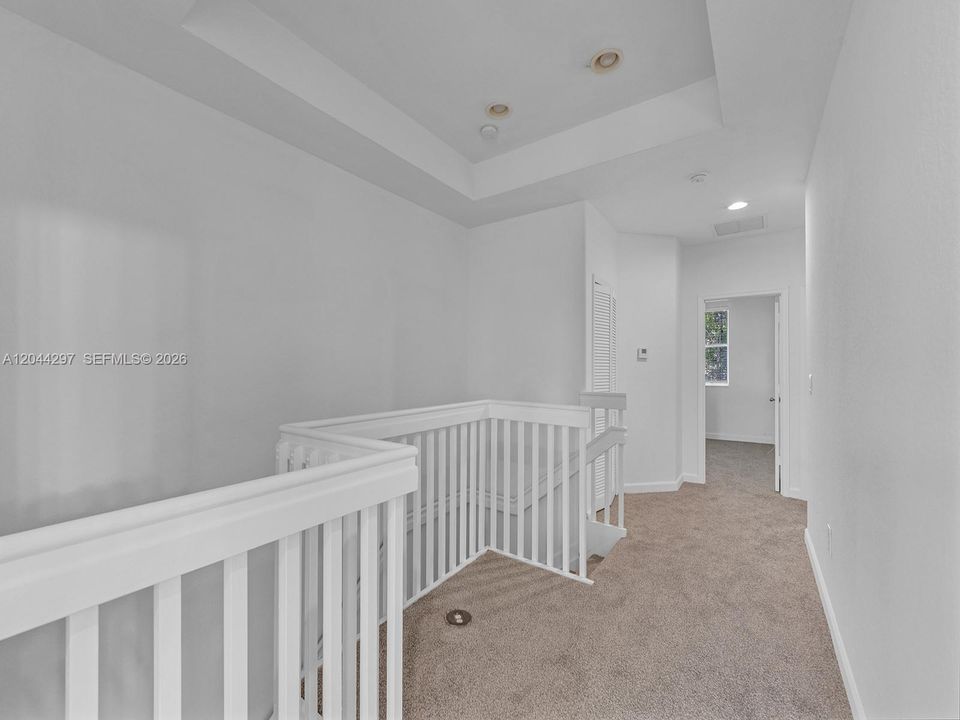На продажу: $344,999 (4 спален, 2 ванн, 1852 Квадратных фут)