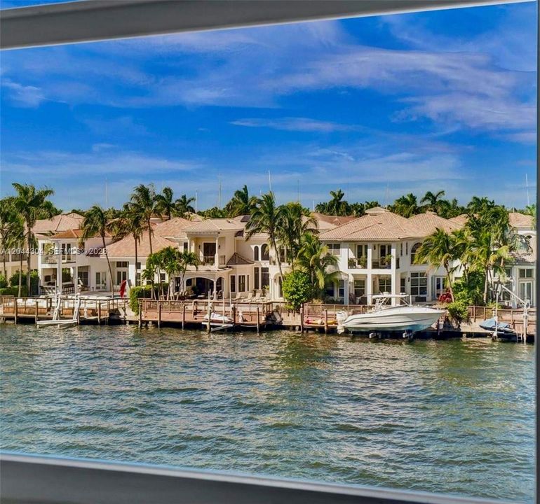 For Rent: $2,850 (2 beds, 2 baths, 1252 Square Feet)
