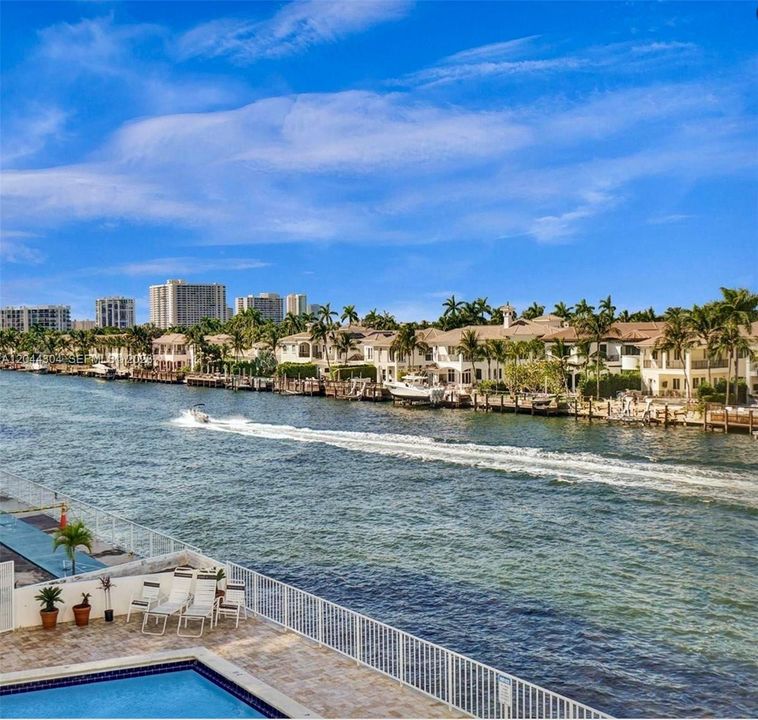 For Rent: $2,850 (2 beds, 2 baths, 1252 Square Feet)