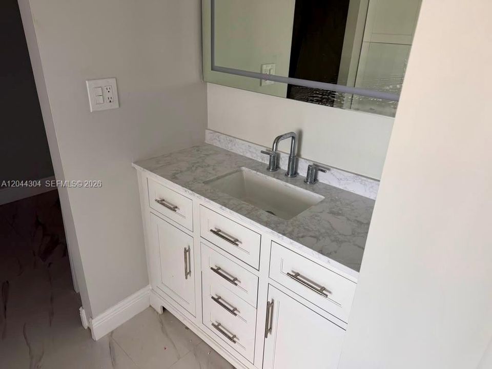 For Rent: $2,850 (2 beds, 2 baths, 1252 Square Feet)